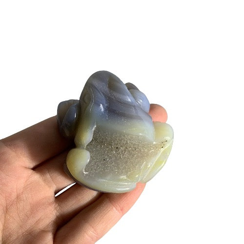 Agate tree frog carving 11